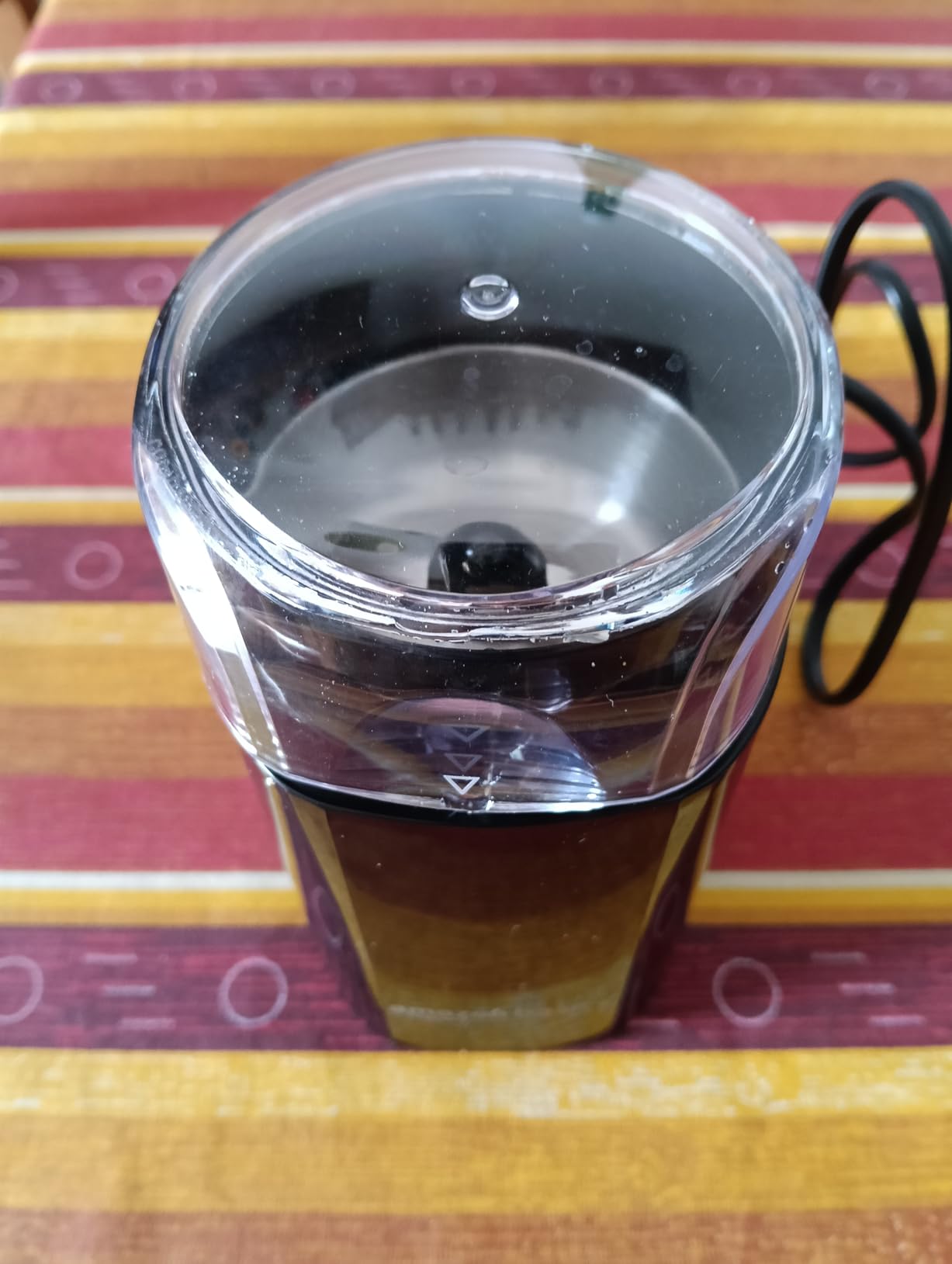 Amazon Basics Macinacaffè Elettrico Nero 30 g Lama Inox