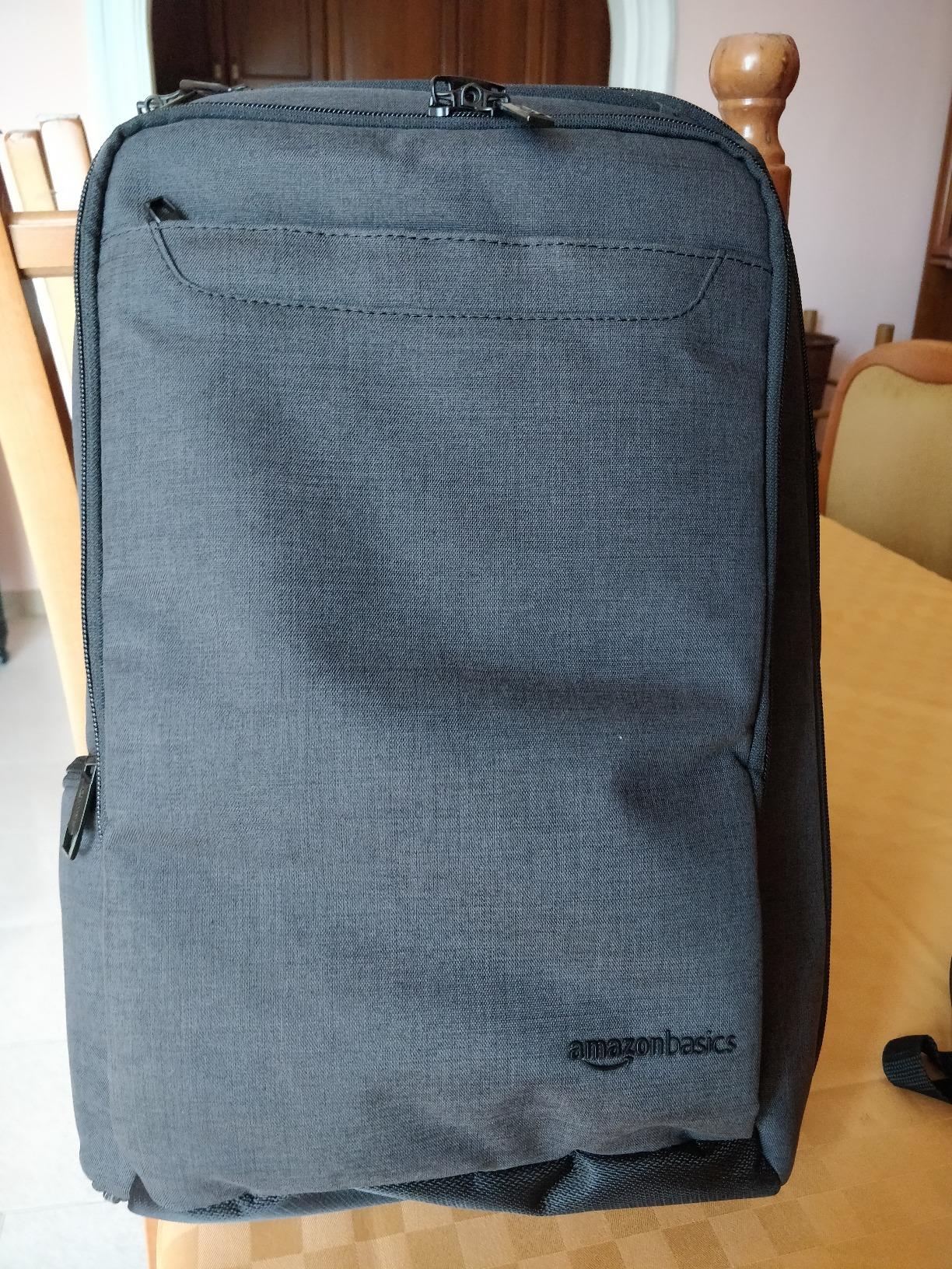Amazon Basics Zaino Viaggio Nero Compatto Porta Laptop