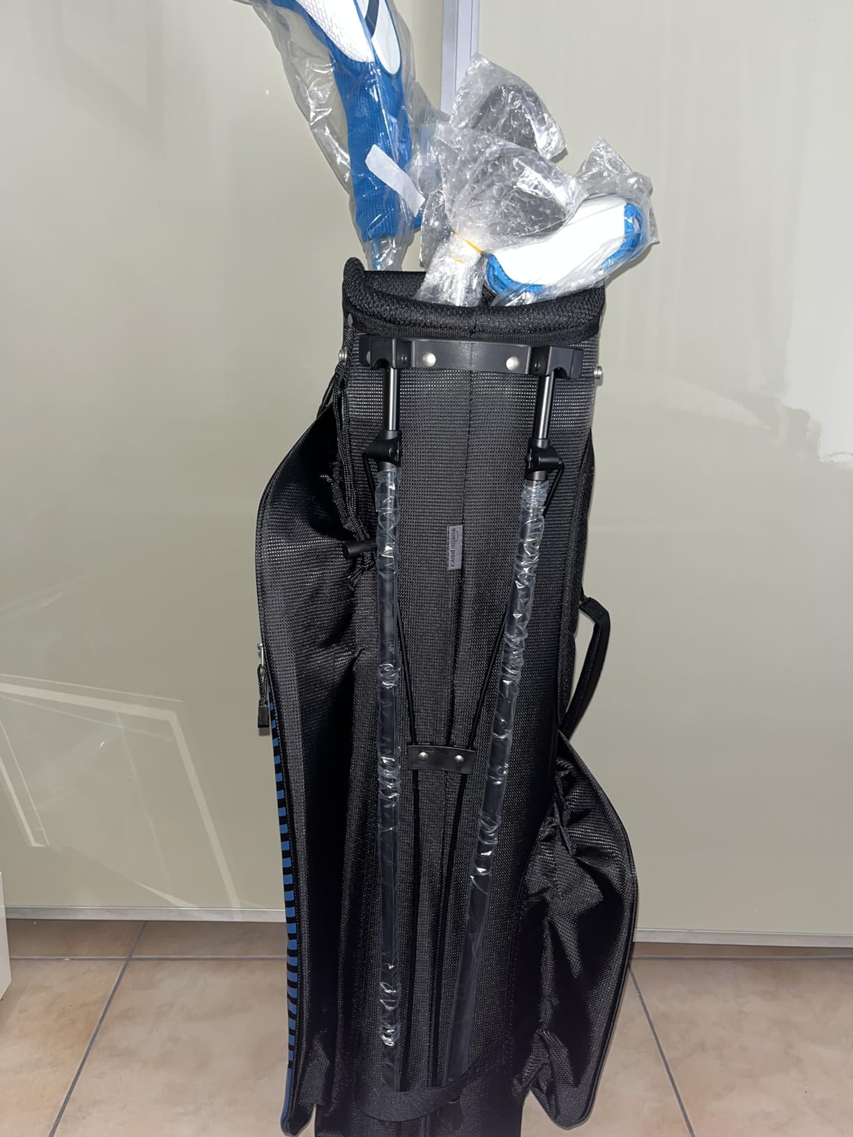 Amazon Basics set mazze da golf 6 pezzi rosa/nero con sacca