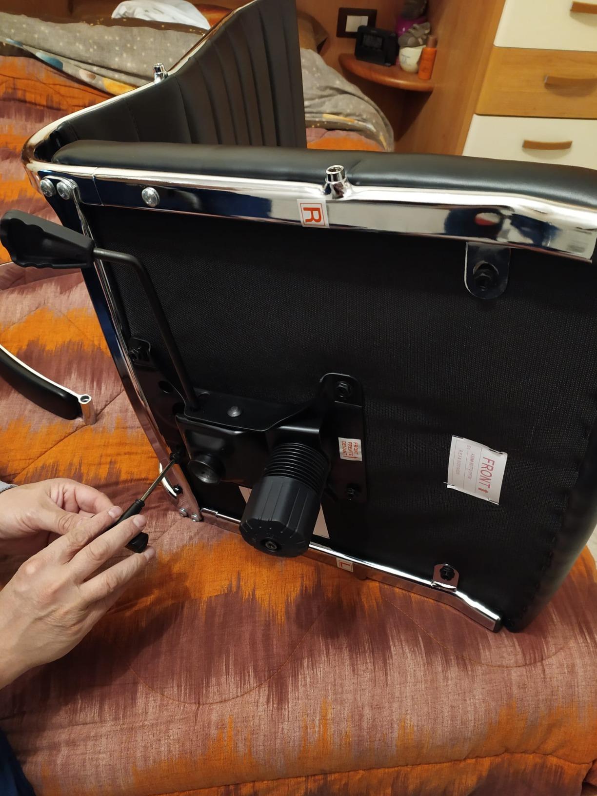 AmazonBasics Sedia ufficio schienale alto rotelle nero 150 kg