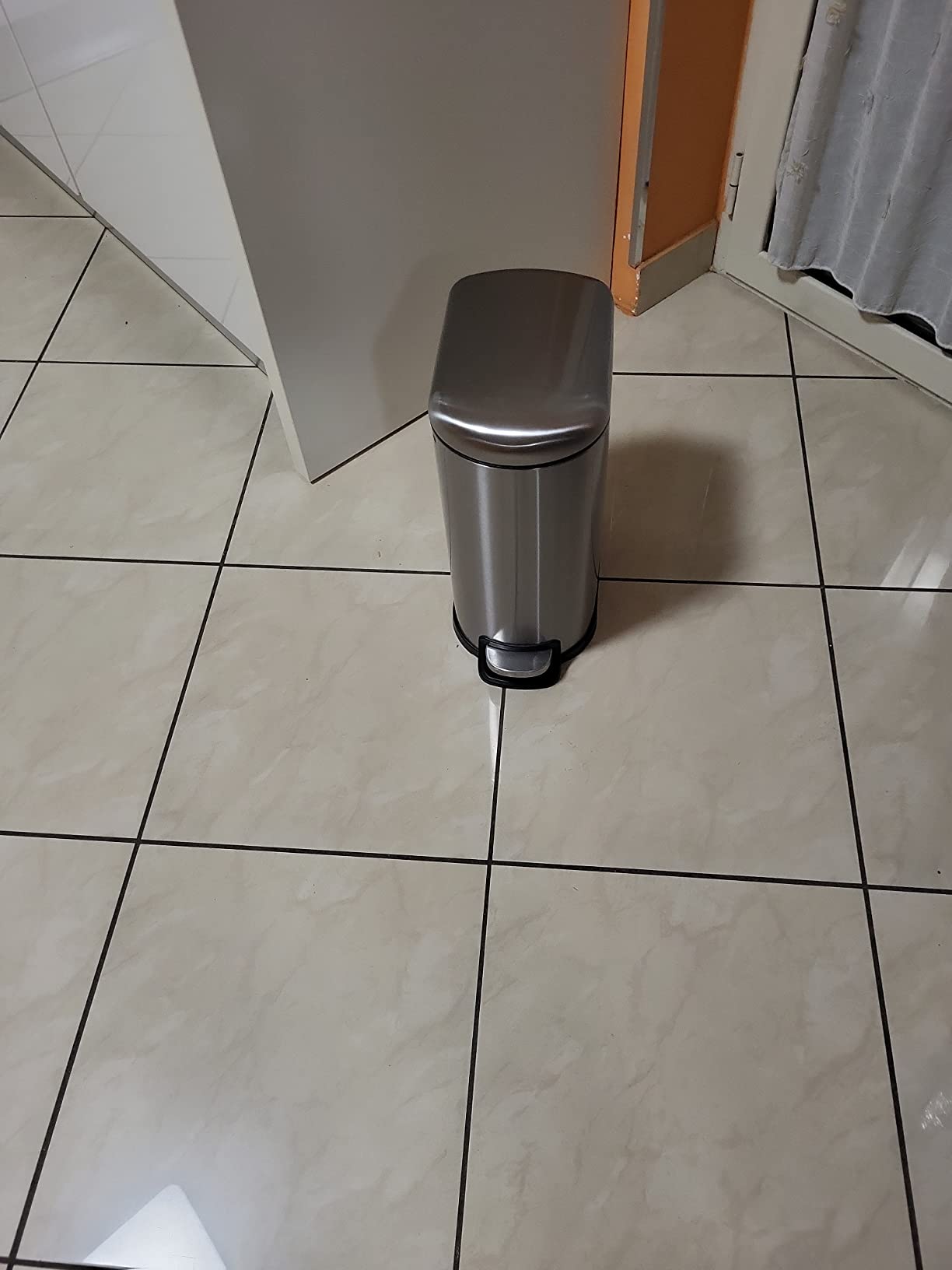 Amazon Basics Pattumiera con Pedale Acciaio Inox 10 L slim