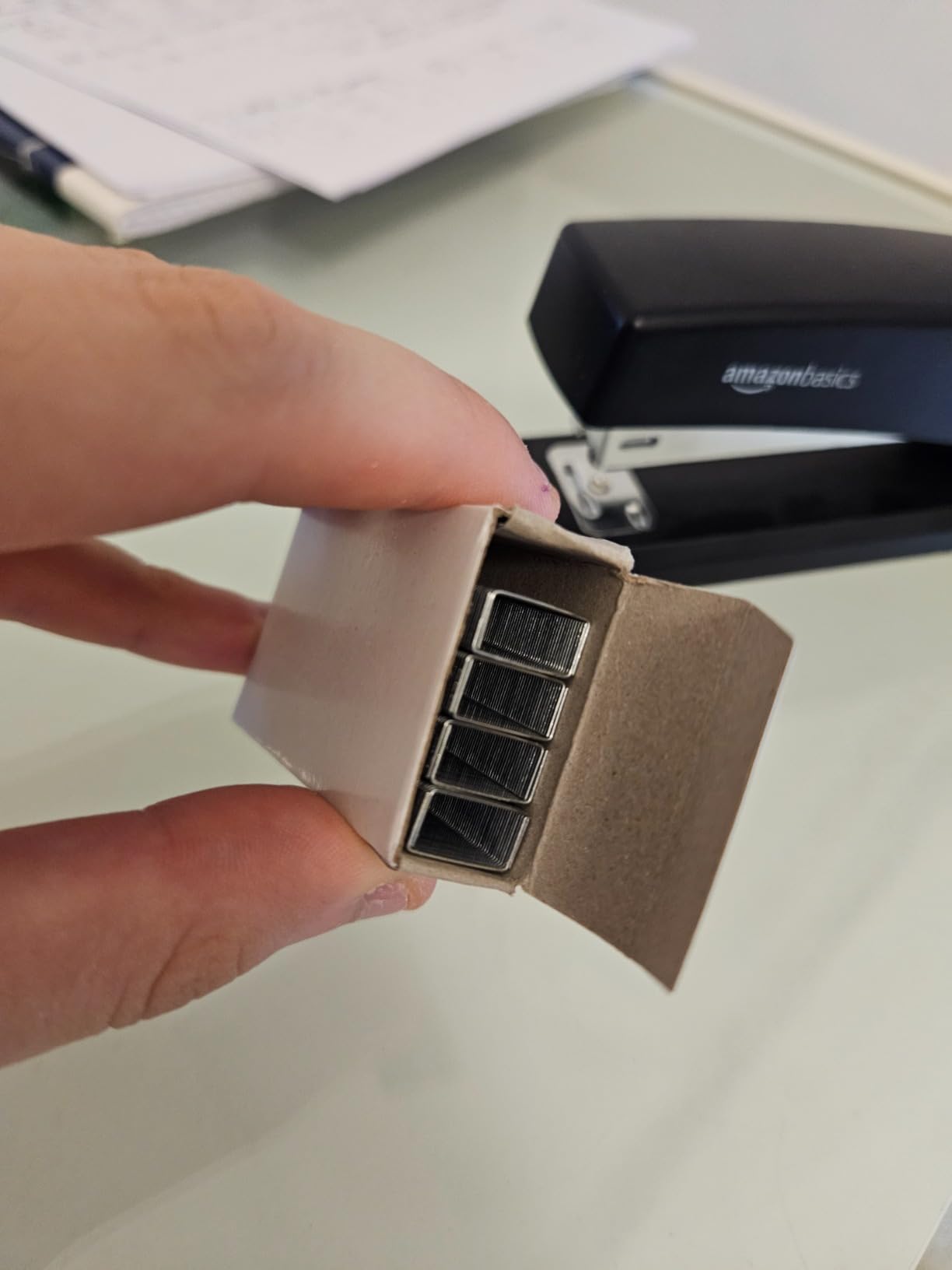 Amazon Basics Cucitrice 25 fogli nera +1000 punti