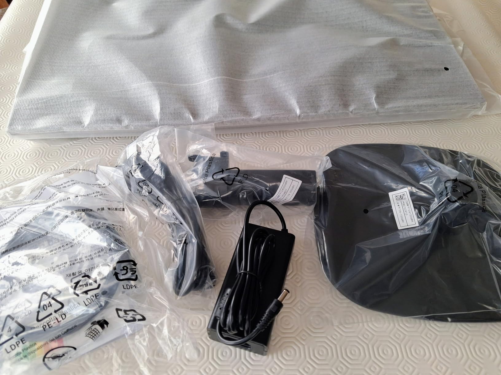 Amazon Basics Monitor 27 Pollici FHD 100Hz con Casse