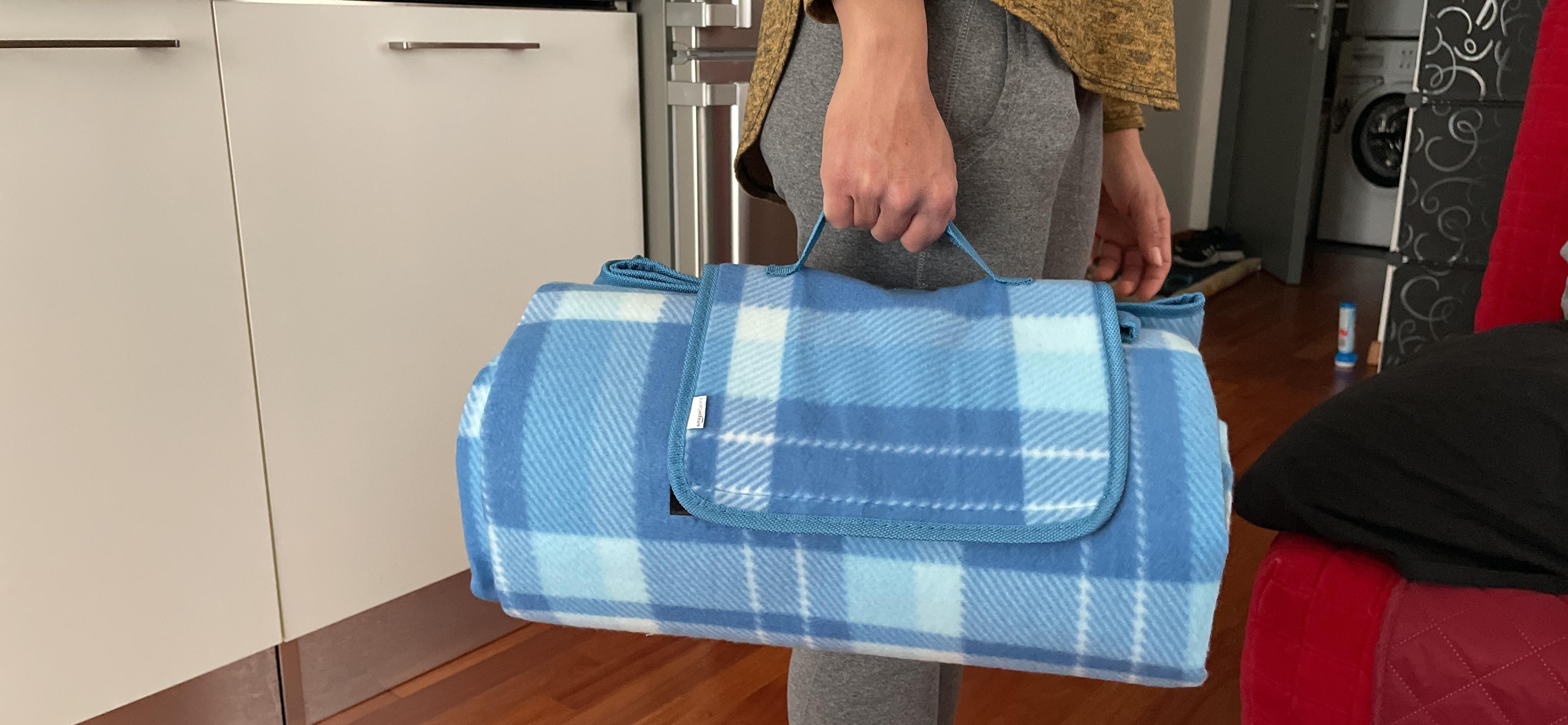 AmazonBasics Coperta Picnic 175x200 cm Blu Impermeabile